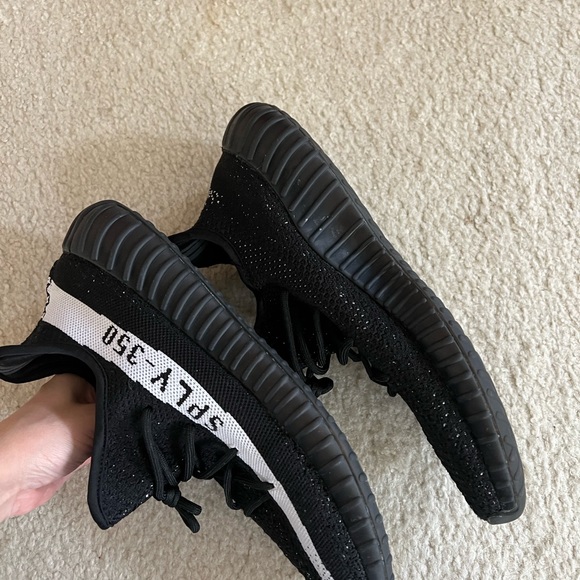 Men Yeezy black sneakers - Picture 6 of 8